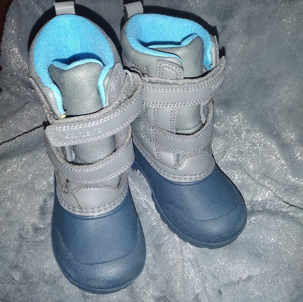 Carter's size 8 Toddler snow boots
